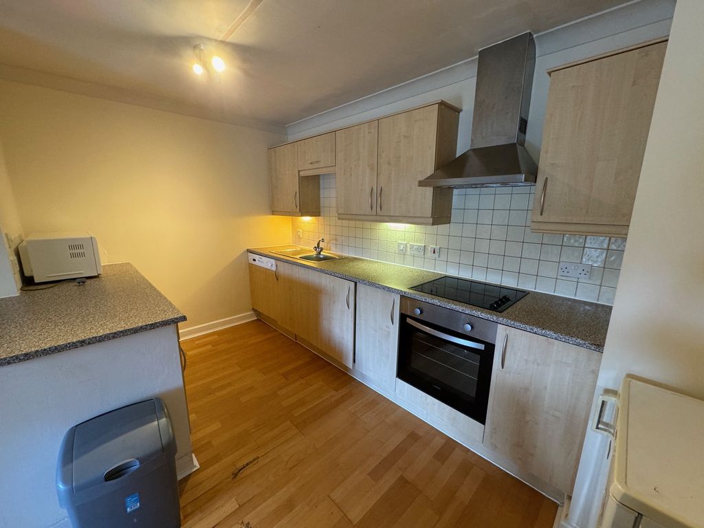 Property photo 2 of 9 Kitchen