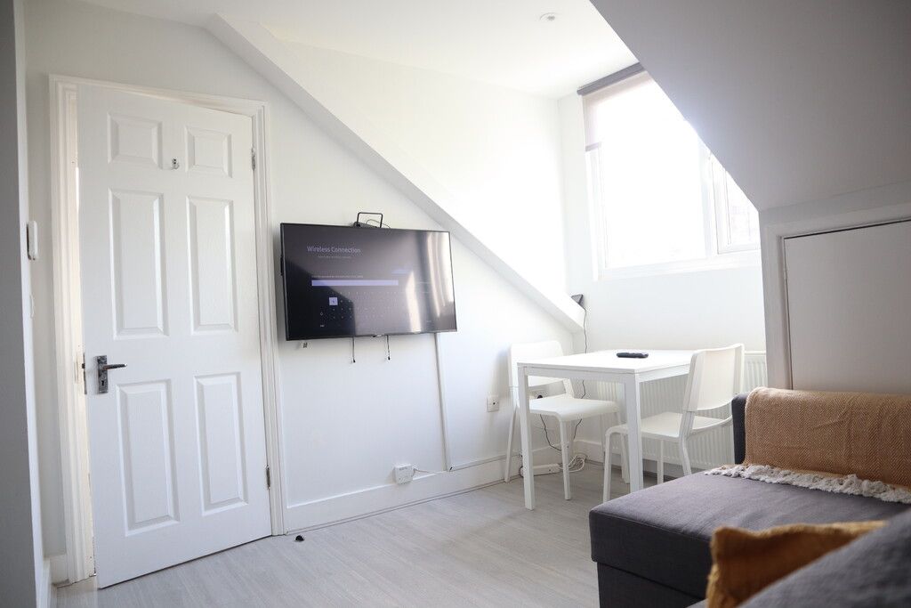 Property photo 1 of 10 Livingrom 1.Jpg