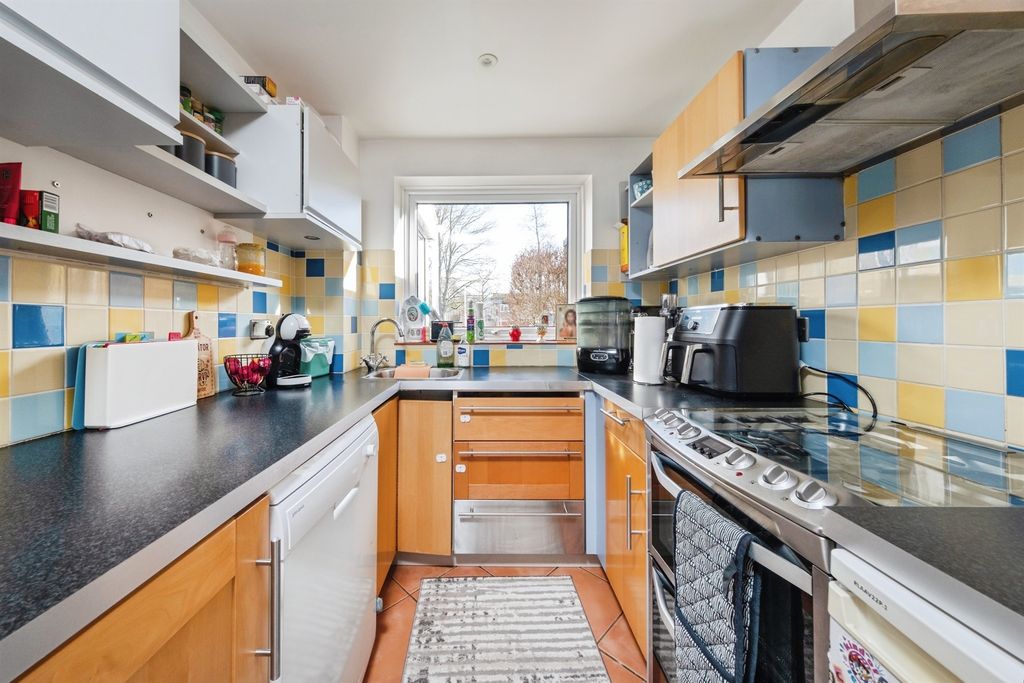 Property photo 3 of 18