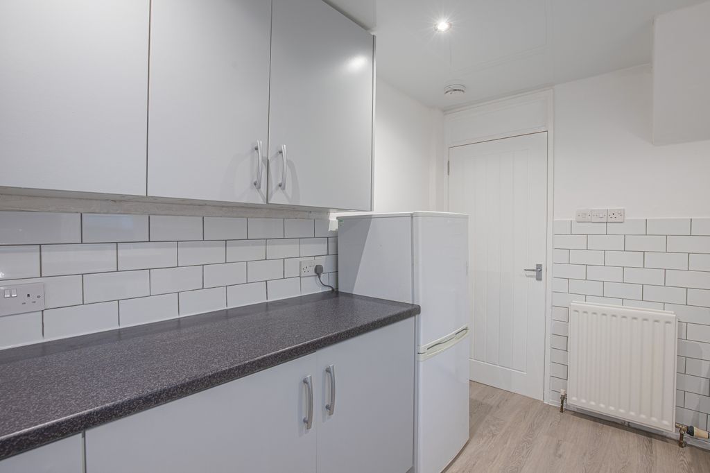 Property photo 3 of 14 Kitchenangle2