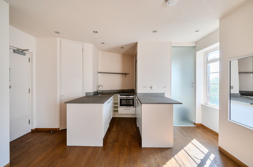 Property photo 3 of 9 1451878-7-69E9ee8...
