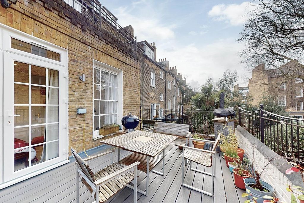 Property photo 2 of 13 W12.Jpg