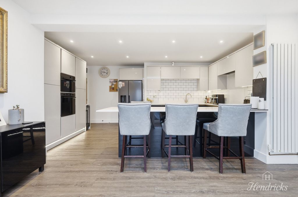 Property photo 3 of 30