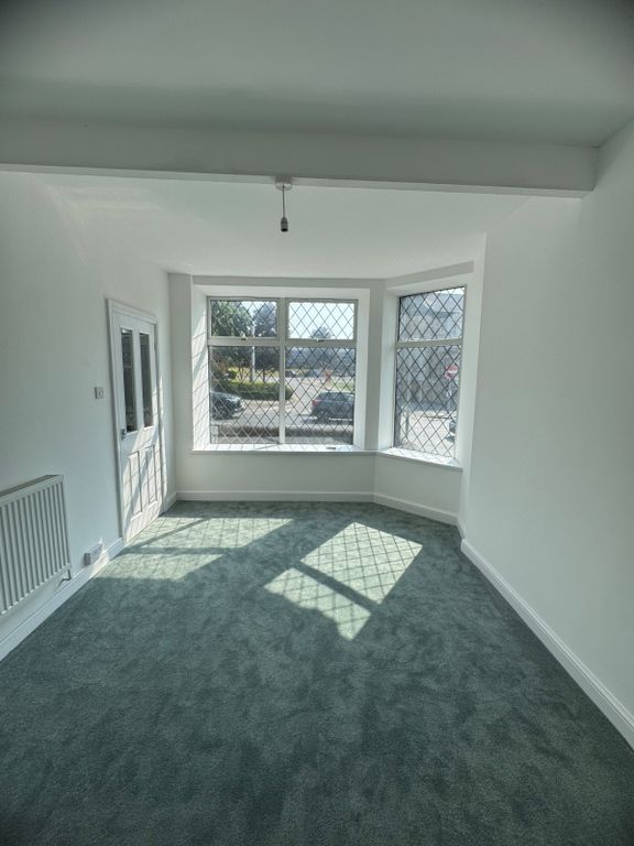 Property photo 2 of 14 Lounge