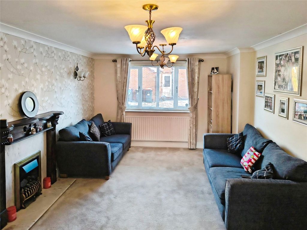 Property photo 2 of 13 Lounge