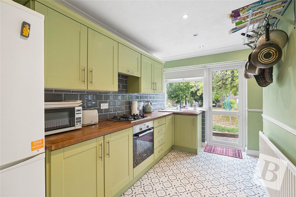 Property photo 2 of 18 Kitchen