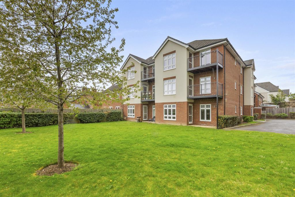 Property photo 1 of 15 Sovereign Place, Queens Rd-13.Jpg
