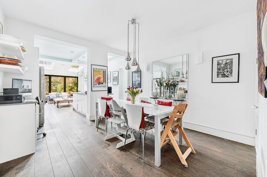 Property photo 1 of 23 34 Beaumont Road-9.Jpg