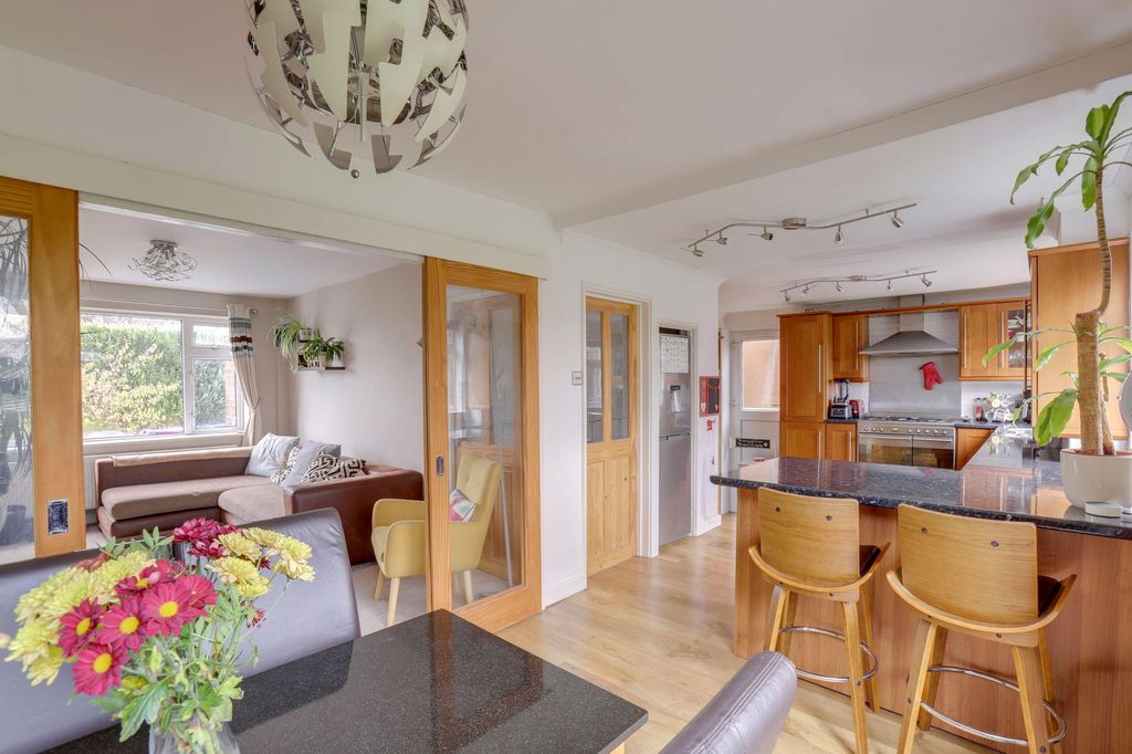 Property photo 2 of 23