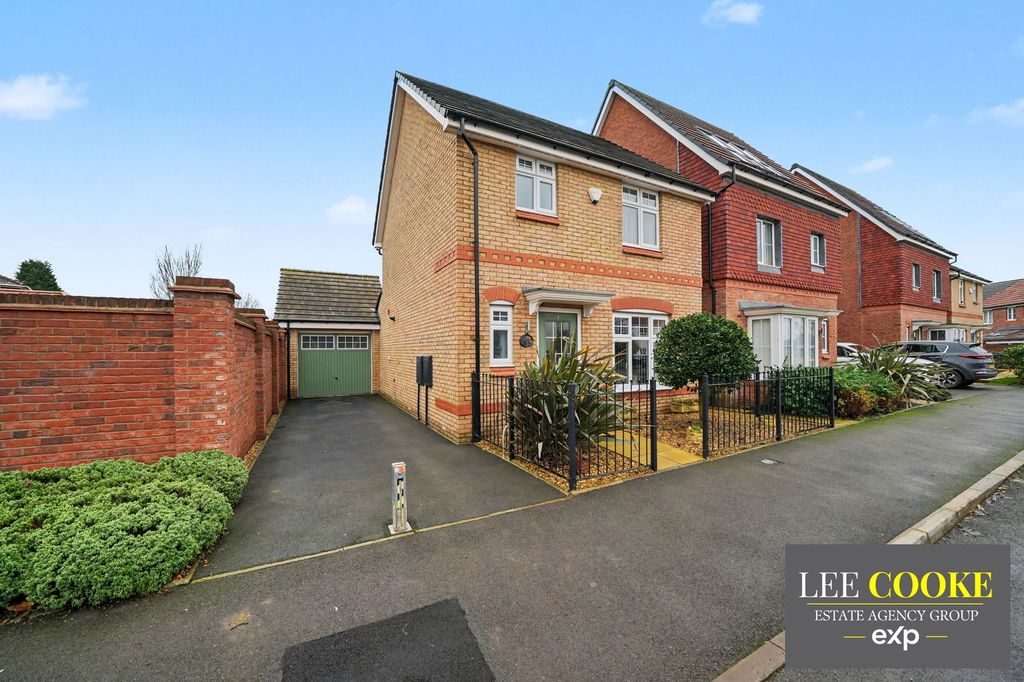 Property photo 2 of 31