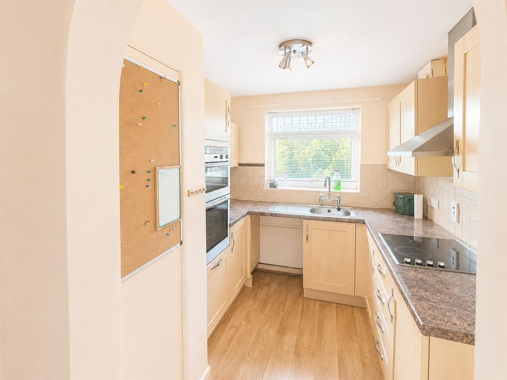 Property photo 2 of 11 63 Trentham Kitchen.Png