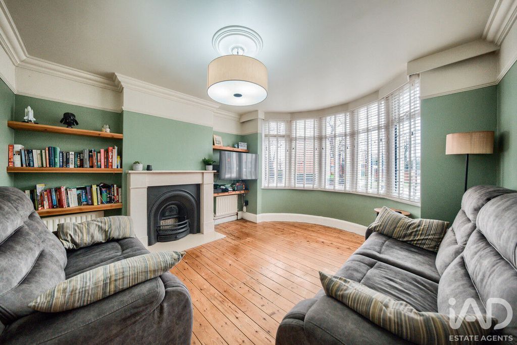 Property photo 2 of 17