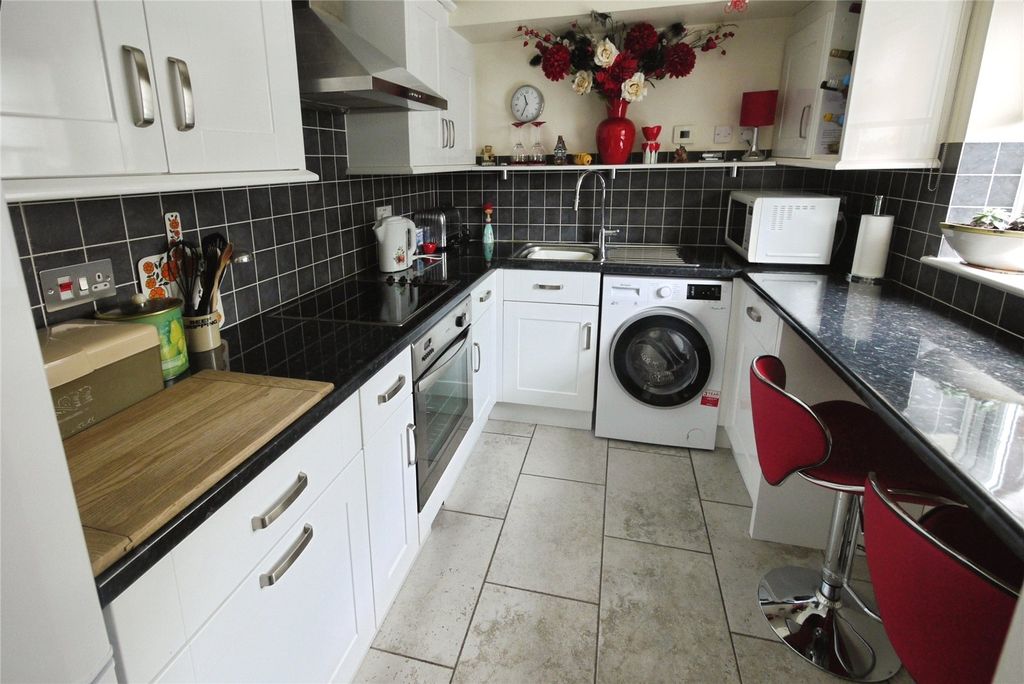 Property photo 2 of 12 Kitchen