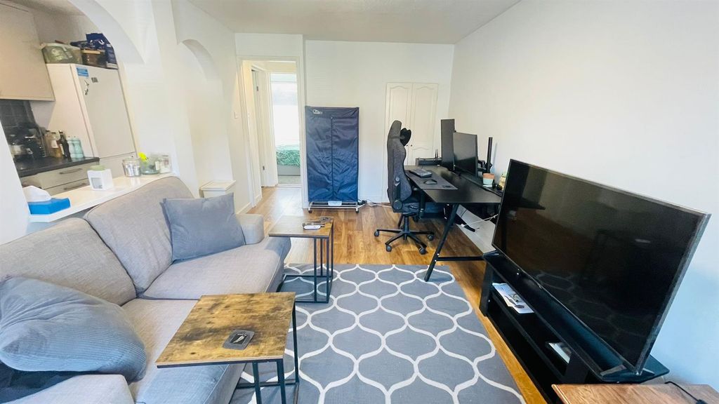 Property photo 3 of 8