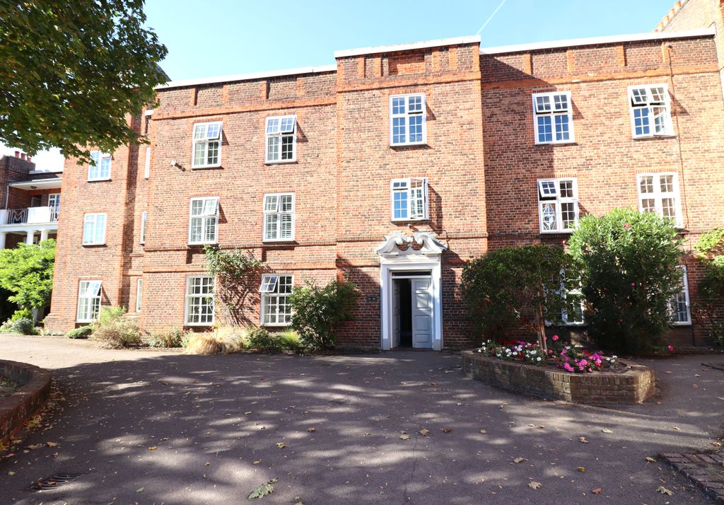 Property photo 1 of 9 22 Surbiton Court External