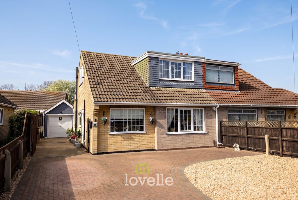 Property photo 1 of 32