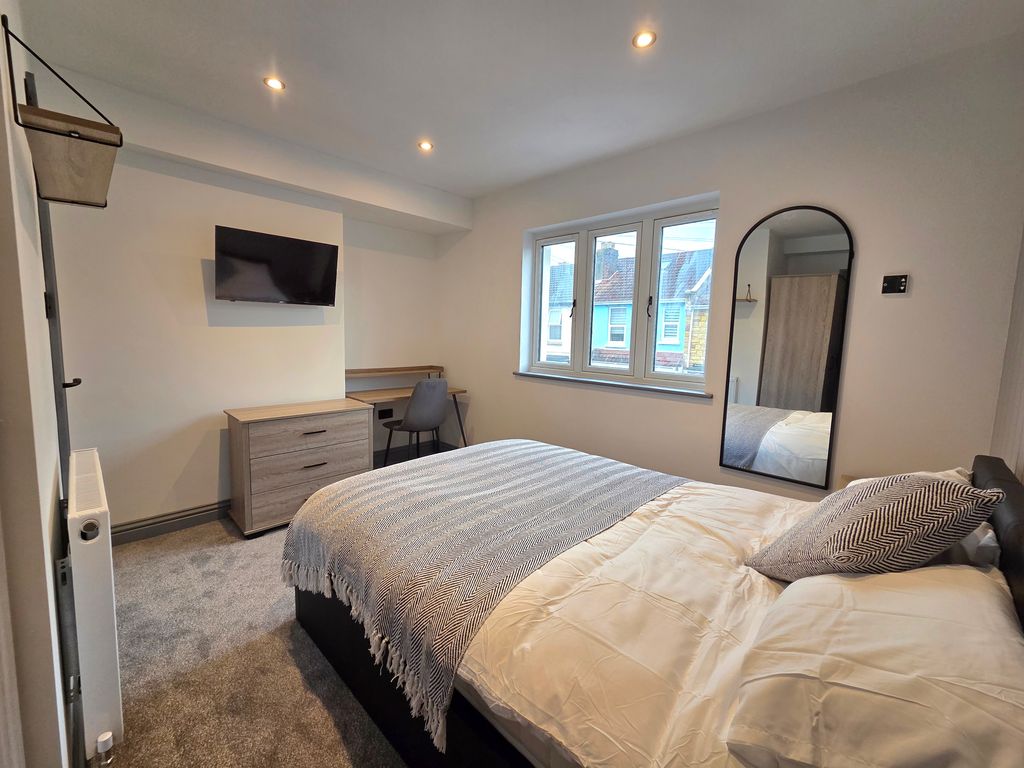 Property photo 3 of 17 Image