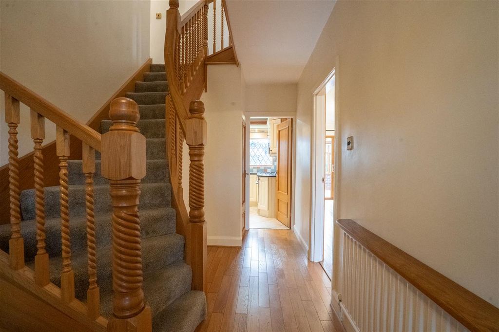 Property photo 2 of 25