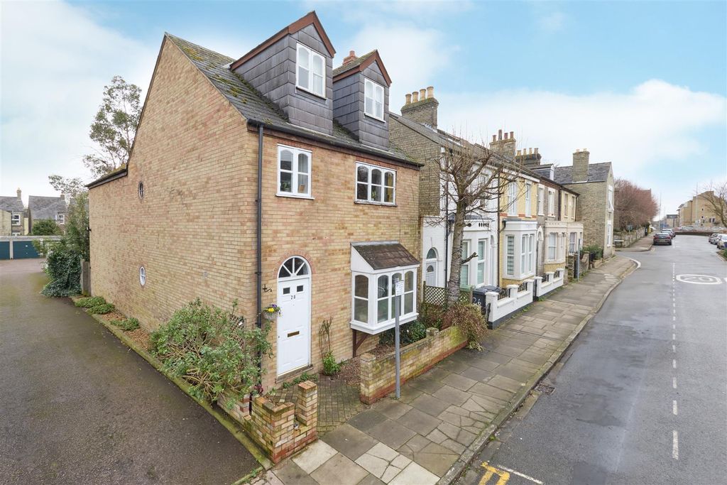 Property photo 1 of 18 28 Abbey Road 1302260002.Jpg