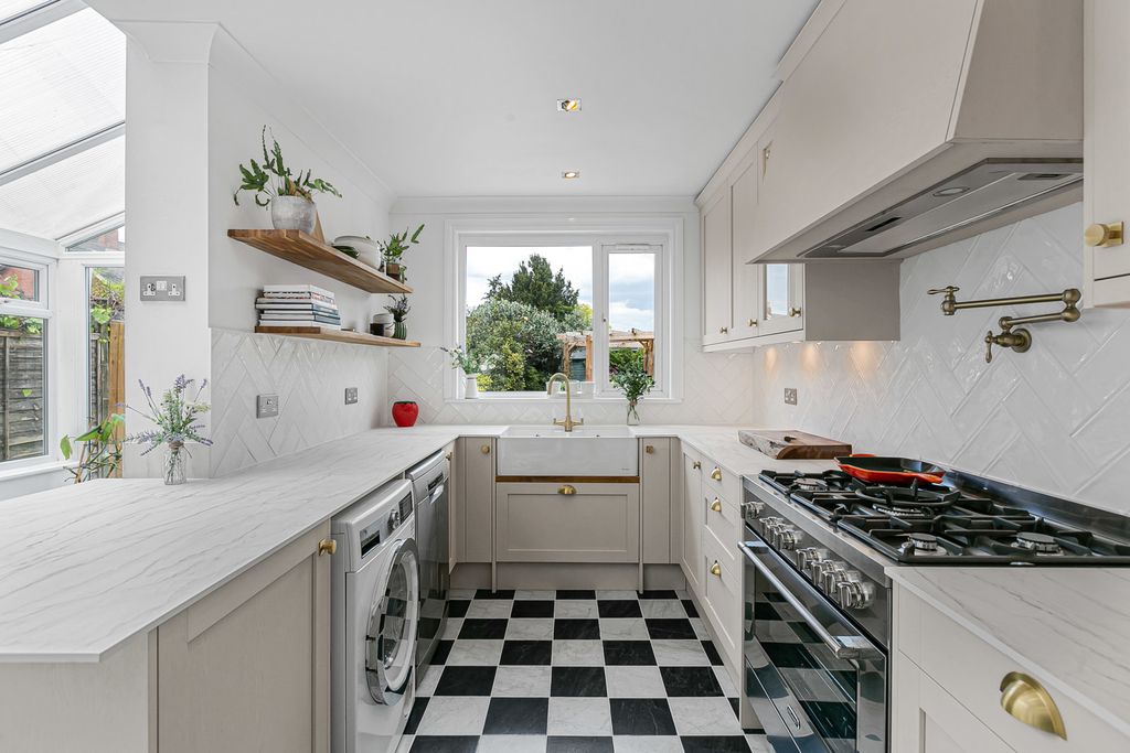 Property photo 3 of 34 Kitchen