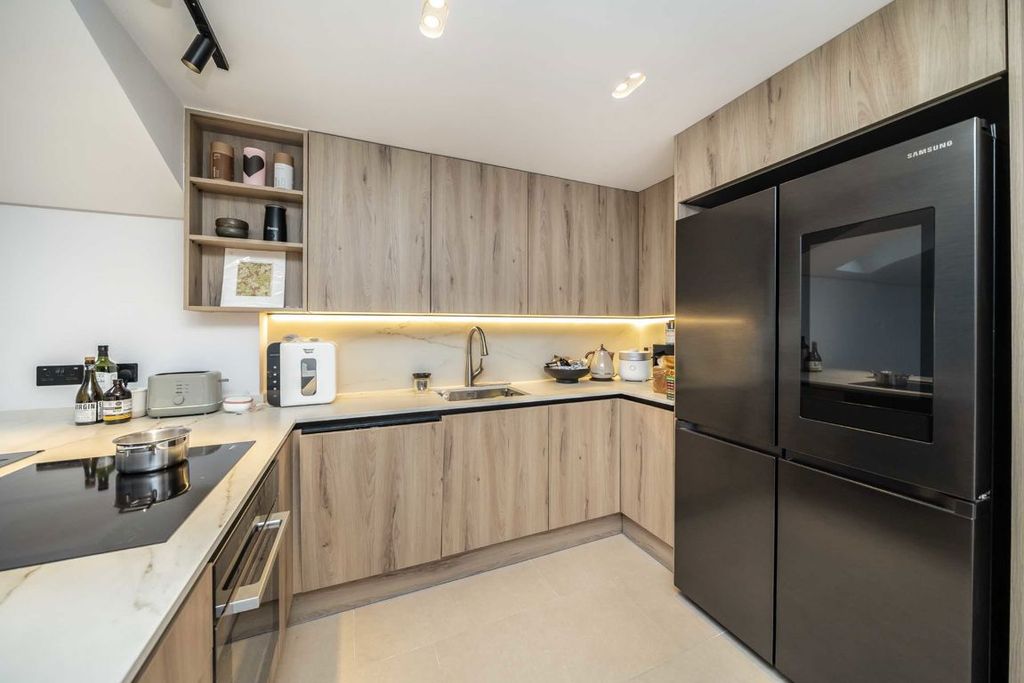 Property photo 3 of 6