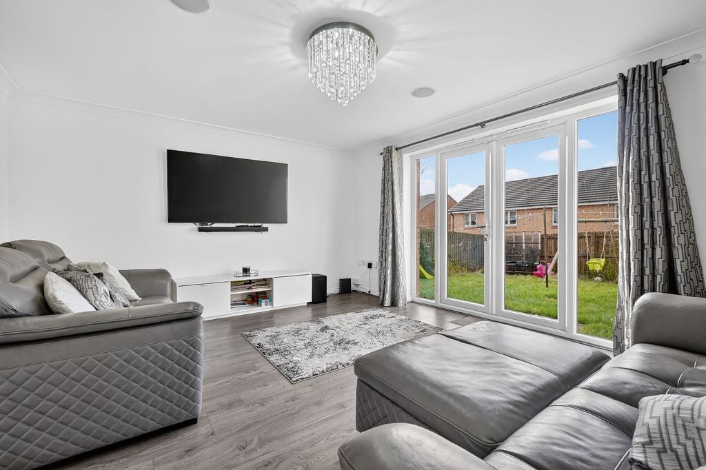 Property photo 2 of 21