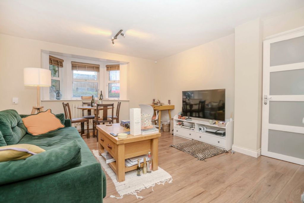 Property photo 2 of 13 Picture No. 11