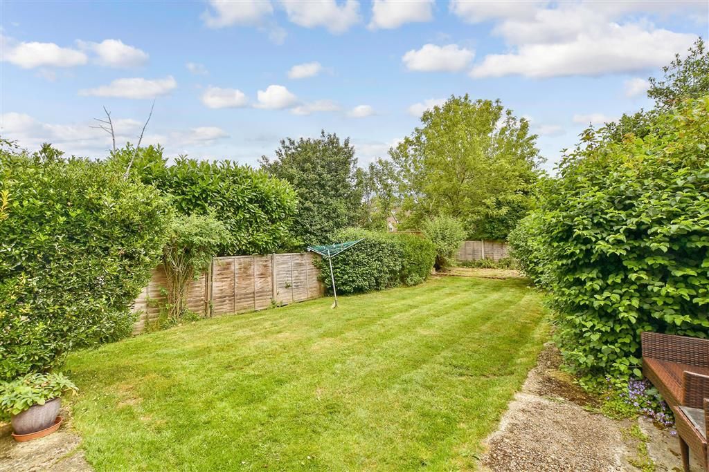 Property photo 1 of 9 Communal Gardens