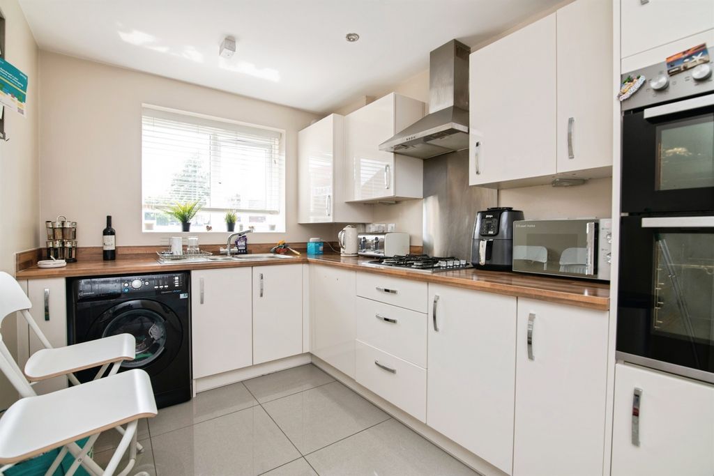 Property photo 3 of 17