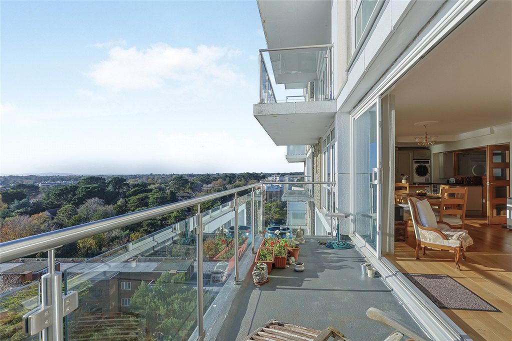 Property photo 3 of 15 Picture No. 18