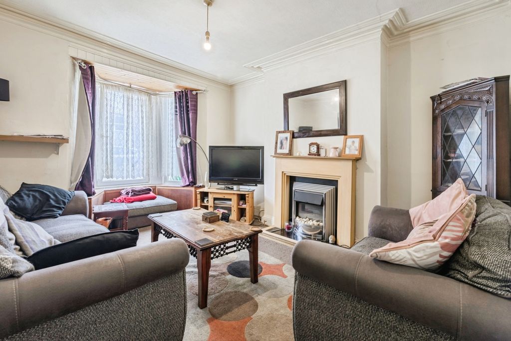 Property photo 3 of 20 Pbox-Img.Jpg