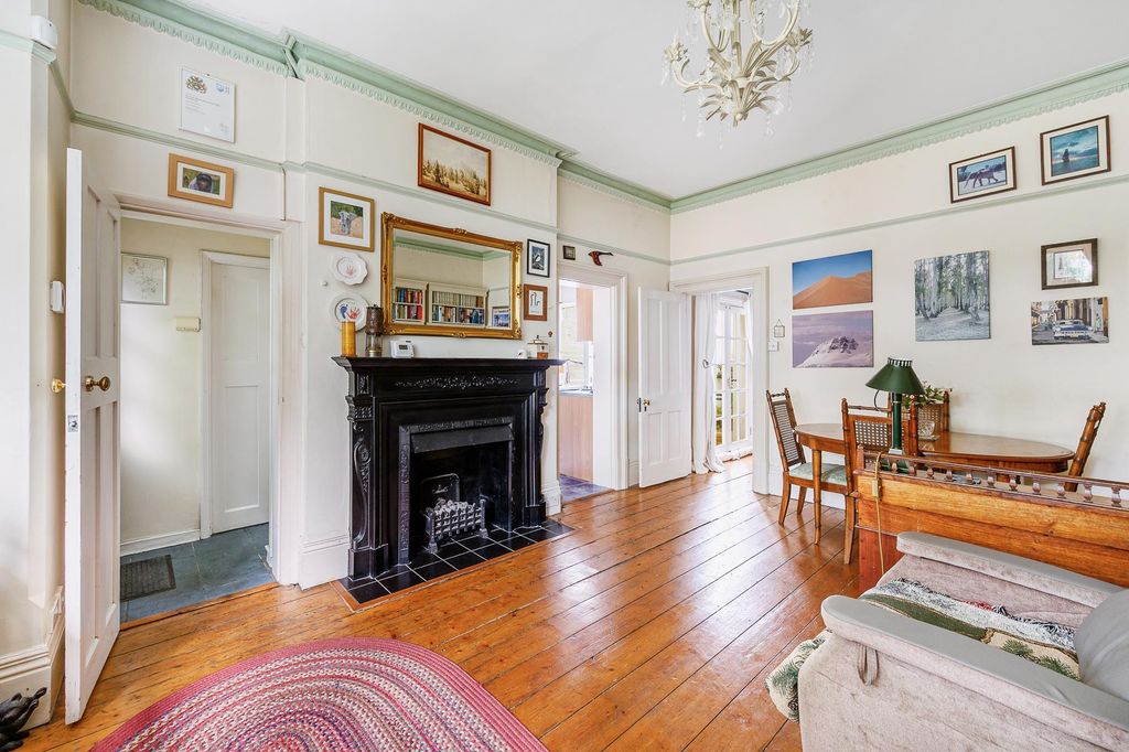 Property photo 3 of 9