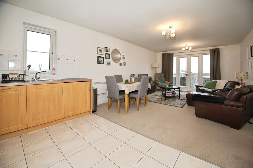 Property photo 1 of 17 Living/Kitchen Area