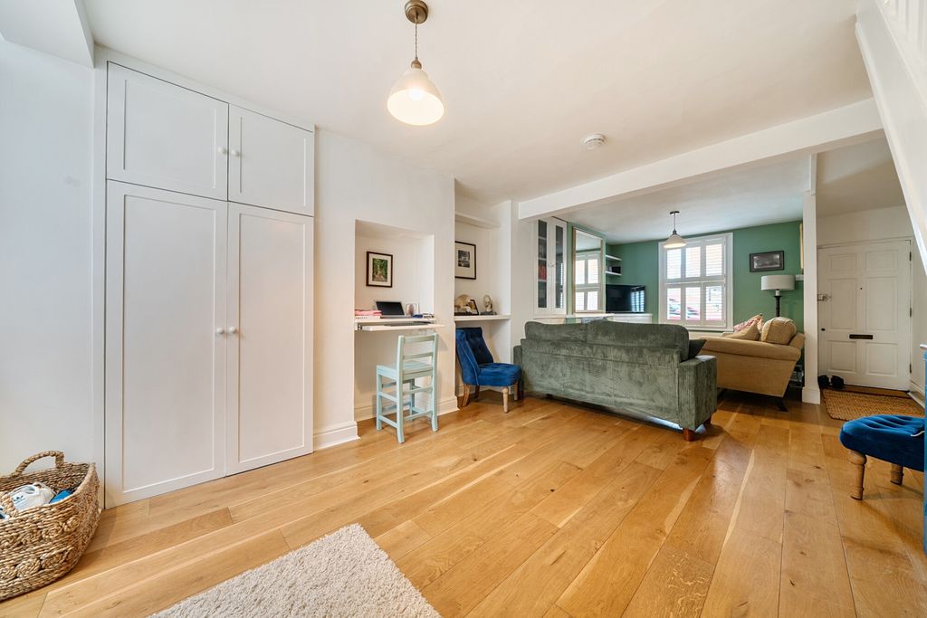 Property photo 2 of 24 1393889-15-694940...