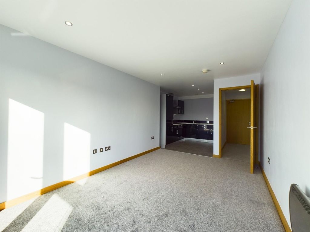 Property photo 3 of 6 Living Area