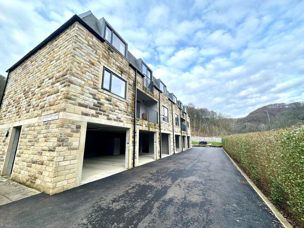 Property photo 2 of 25