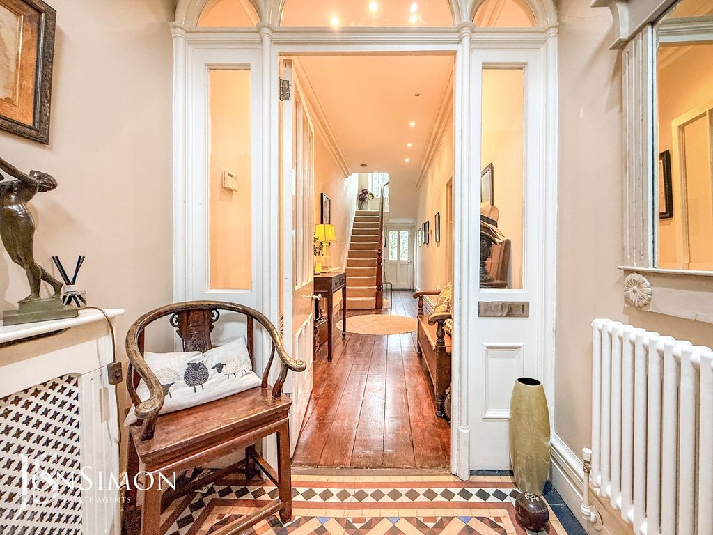 Property photo 2 of 53