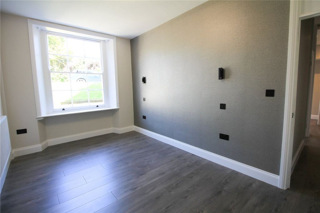 Additional image 10 of 3 bed flat to rentHillcourt Road, Cheltenham, Gloucestershire GL52