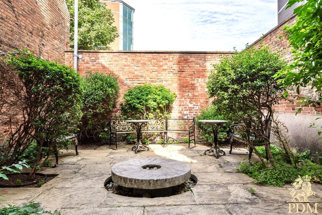 Property photo 3 of 18 64 St James St, Nottingham (10 Of 44).Jpg