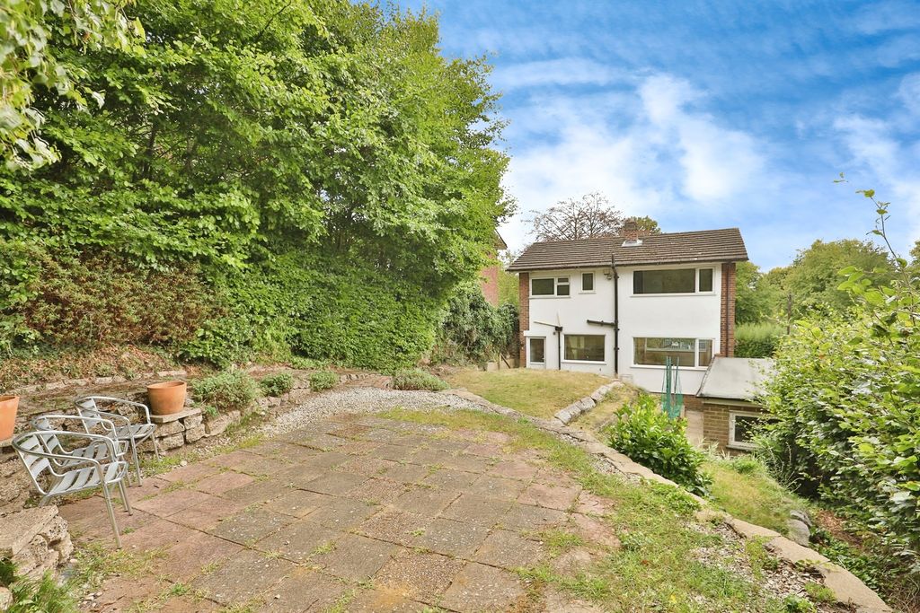 Property photo 2 of 20