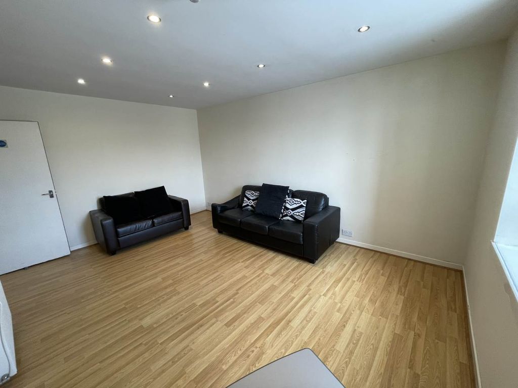 Property photo 3 of 11 Img_4930