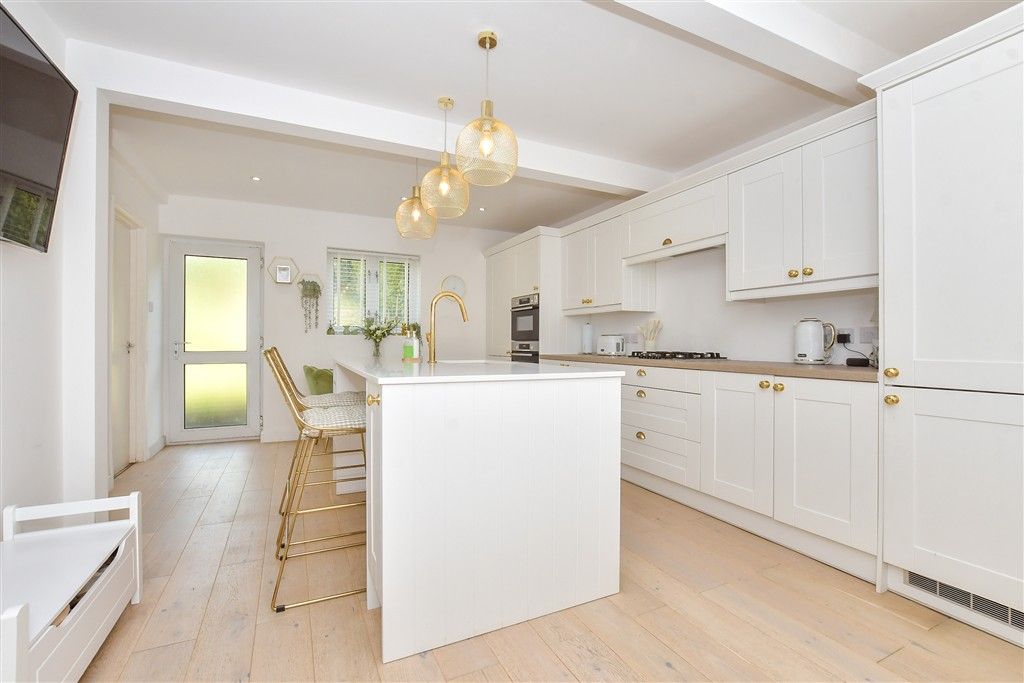Property photo 3 of 12 Kitchen