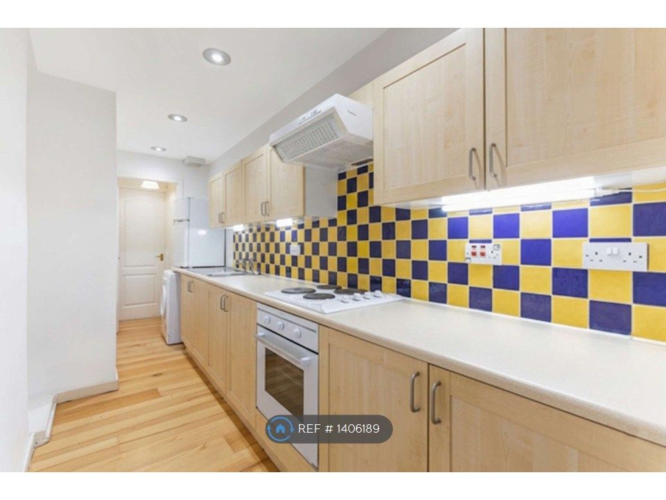 Property photo 3 of 9 Kitchen