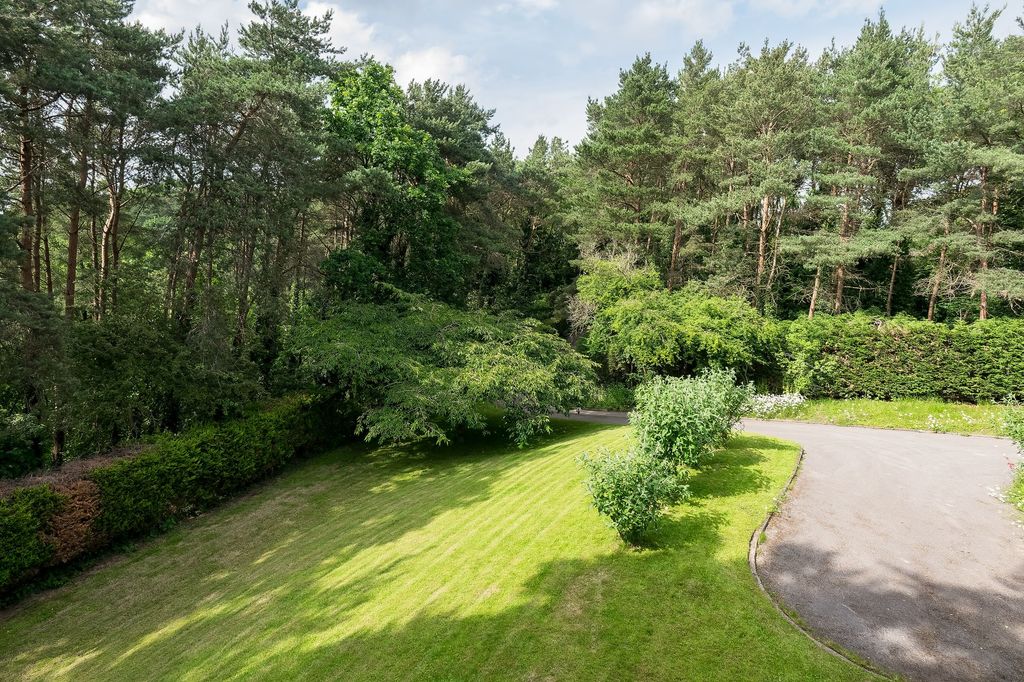 Property photo 2 of 32