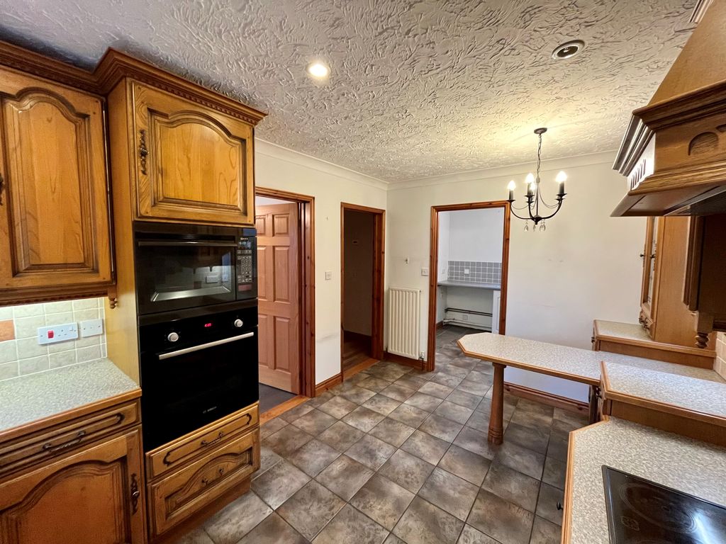 Property photo 3 of 18 Image