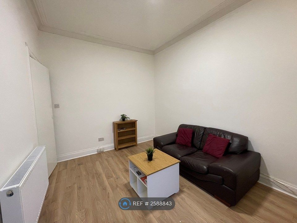 Property photo 3 of 7 Living