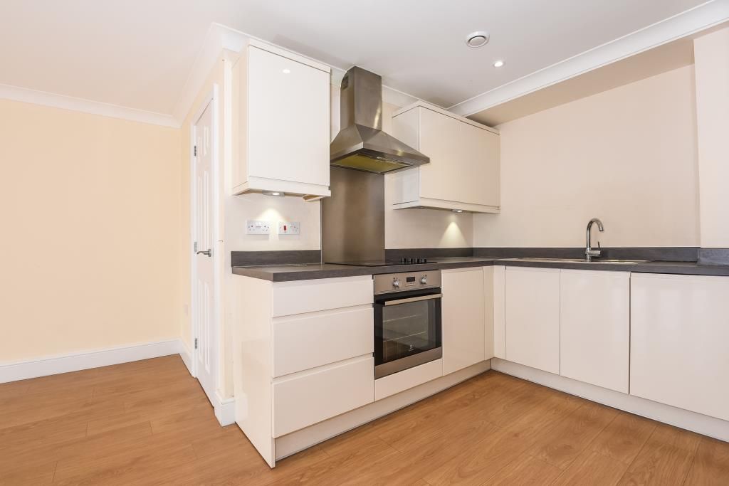 Property photo 3 of 10 Kitchen