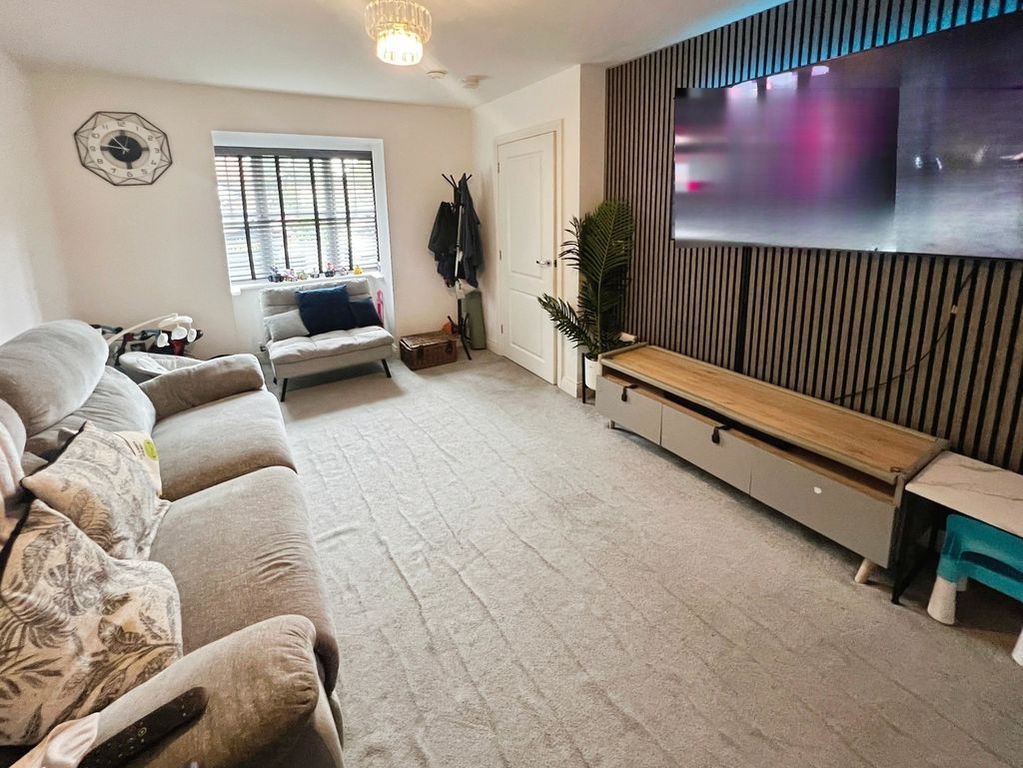 Property photo 2 of 14 Lounge