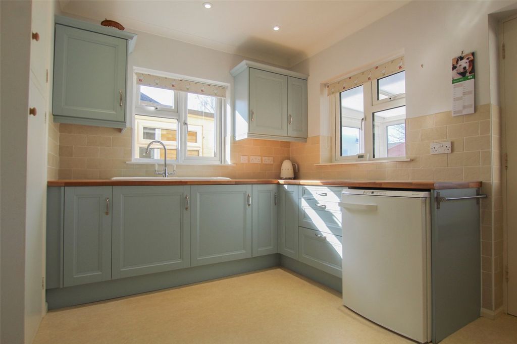 Property photo 2 of 21 Kitchen