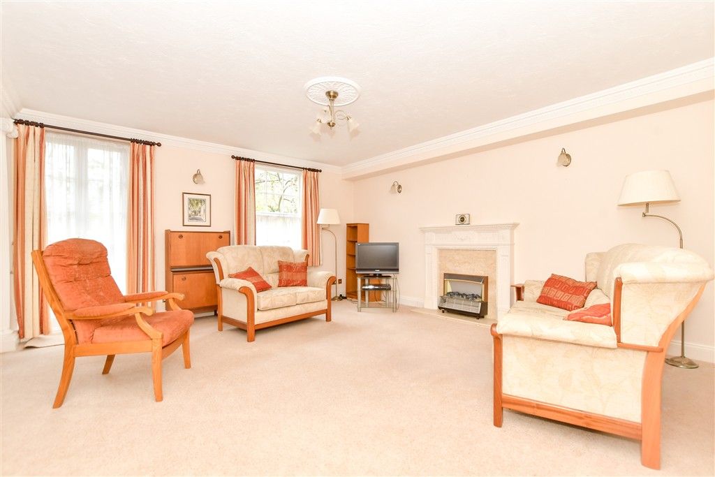 Property photo 2 of 14 Lounge